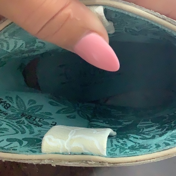 CORRAL NEW - Sz 8.5 - Swarovski sparkle dots - gold shimmer - floral pattern - Picture 7 of 15